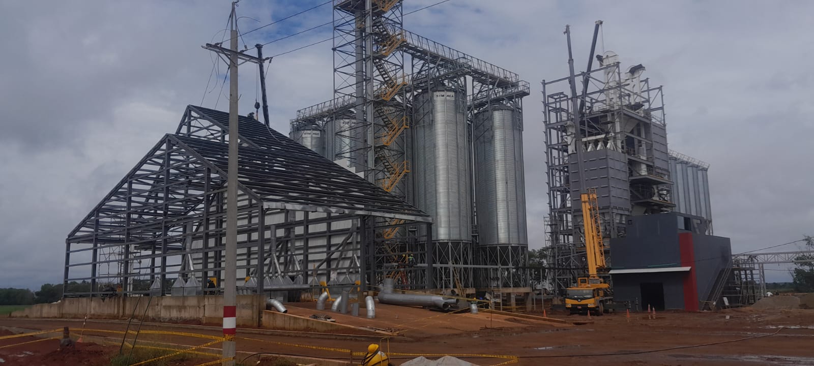 Terminación de la cimentación y placa de piso en la torre de producción y terminación de la placa piso silos mayores.